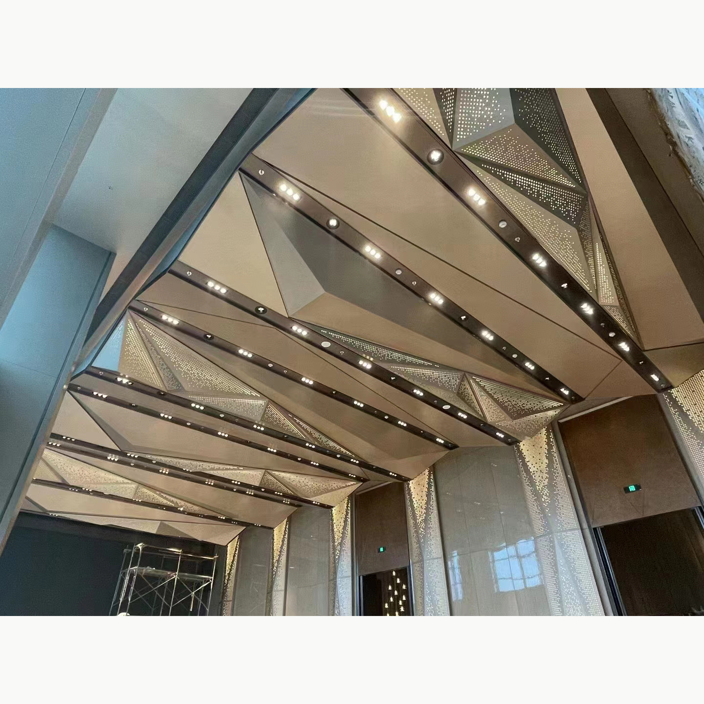 宴会厅三角形铝板异形锥形铝单板