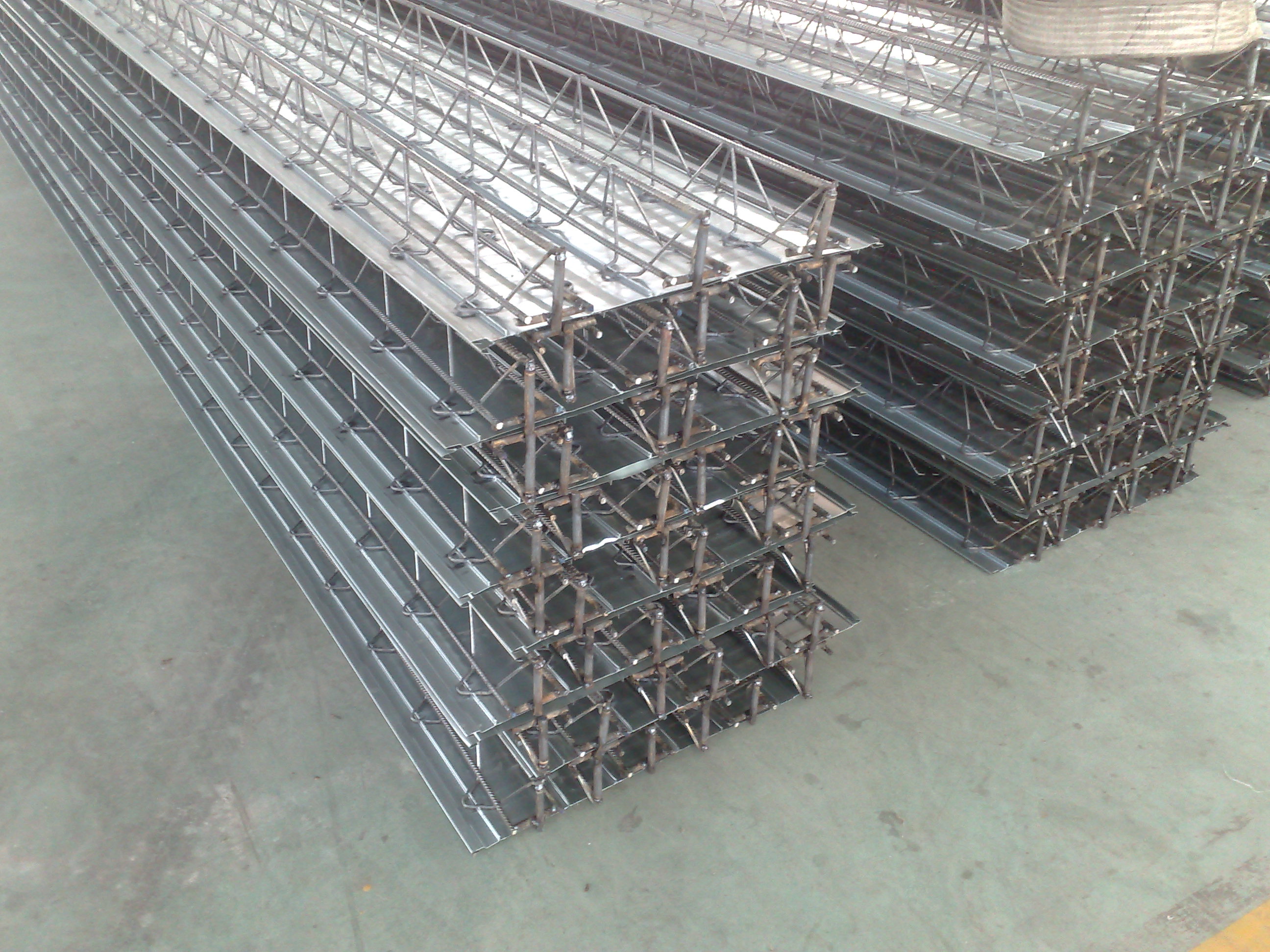 上海钢筋桁架楼钢板厂家